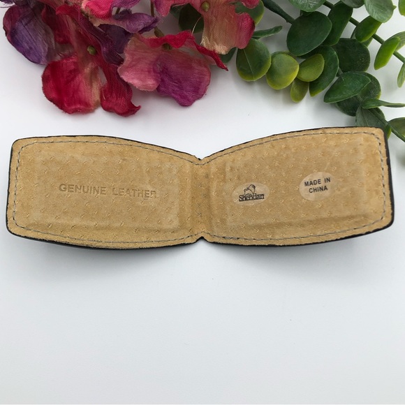 Sheridan Stitched Black Smooth Leather Magnetic Money Clip Holder Wallet - Picture 10 of 16